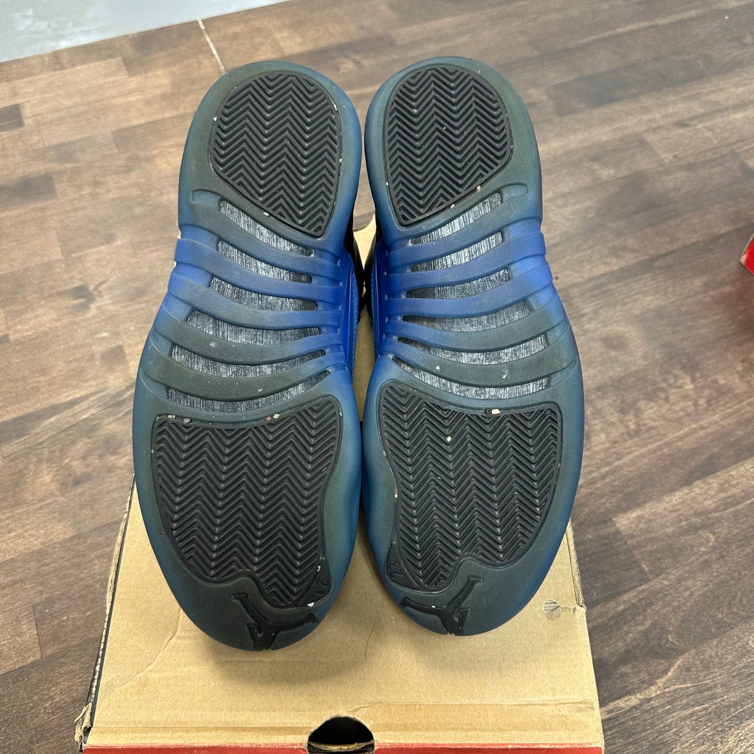 Hyper Royal Jordan 12 (USED)