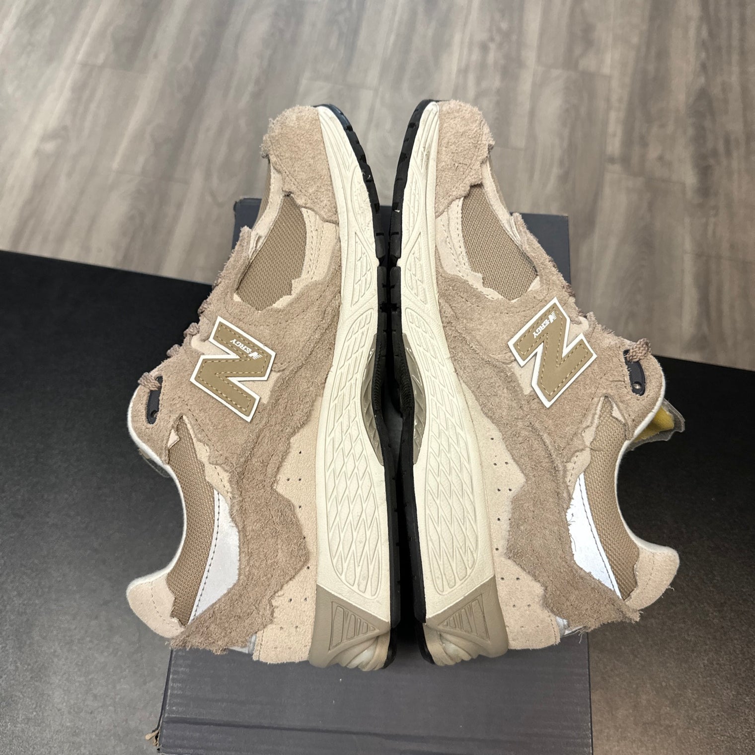 Driftwood New Balance 2002R (USED;NO BOX)