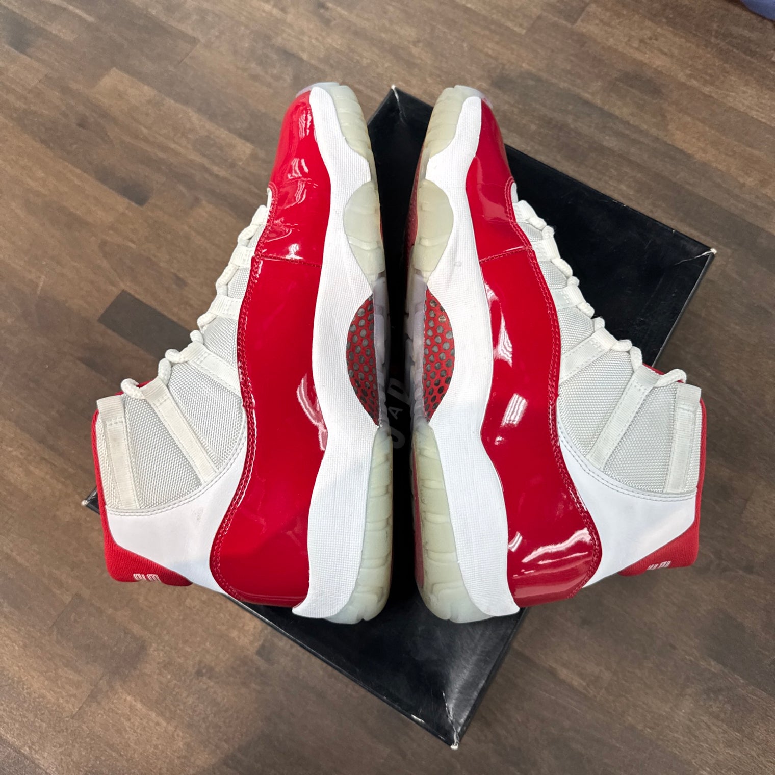 Cherry Jordan 11  (USED)