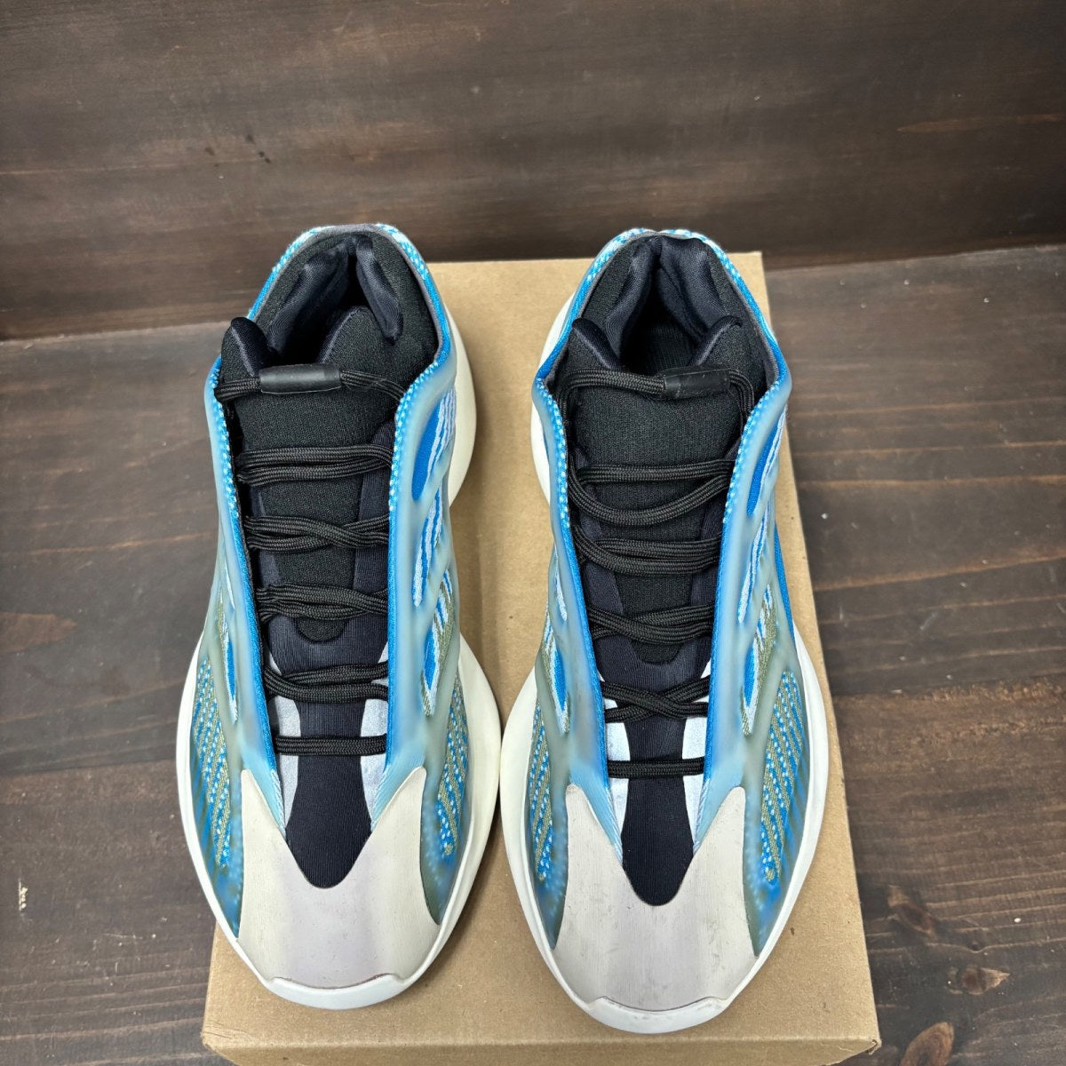 adidas Yeezy 700 V3 Arzareth Size 9.5 (Pre-Owned) - Image 3