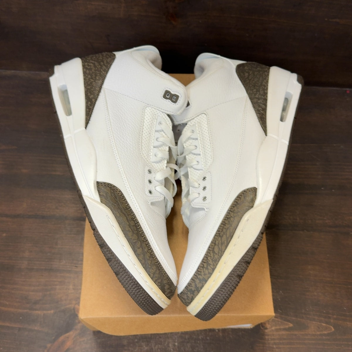 Jordan 3 Retro Mocha (2018) Size 15 (Pre-Owned) - Image 2
