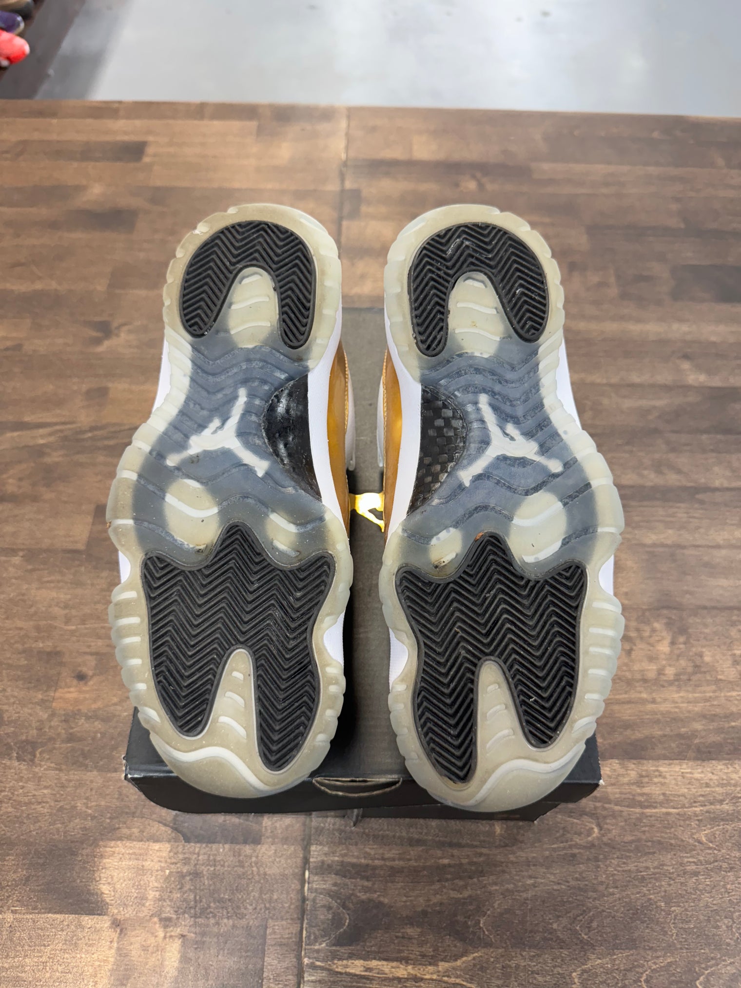 Closing Ceremony Jordan 11 Low (USED)