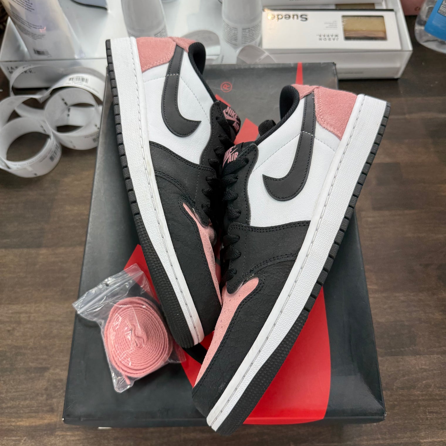 Bleached Coral Jordan 1 OG (USED)