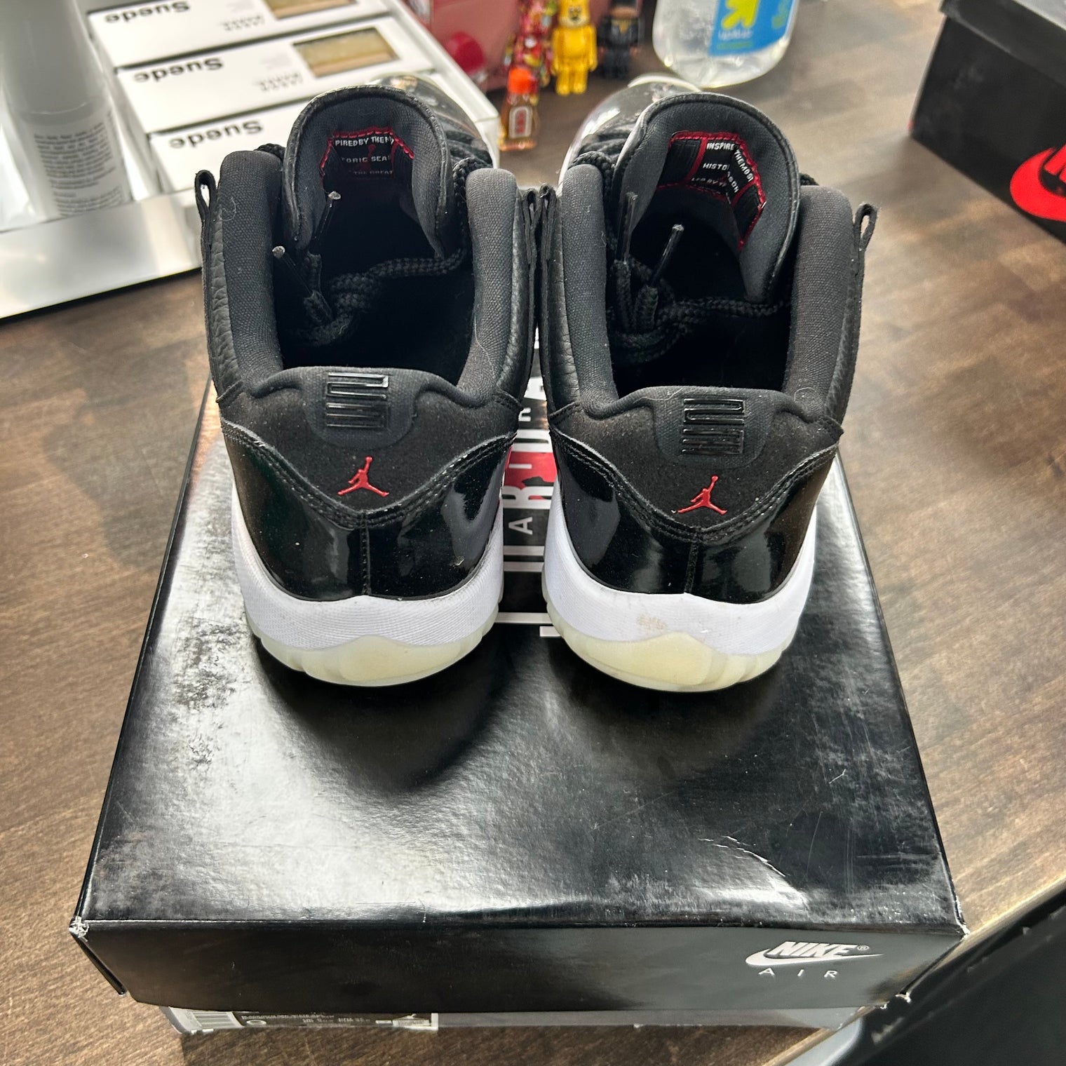 72-10 Jordan 11 Low (USED)