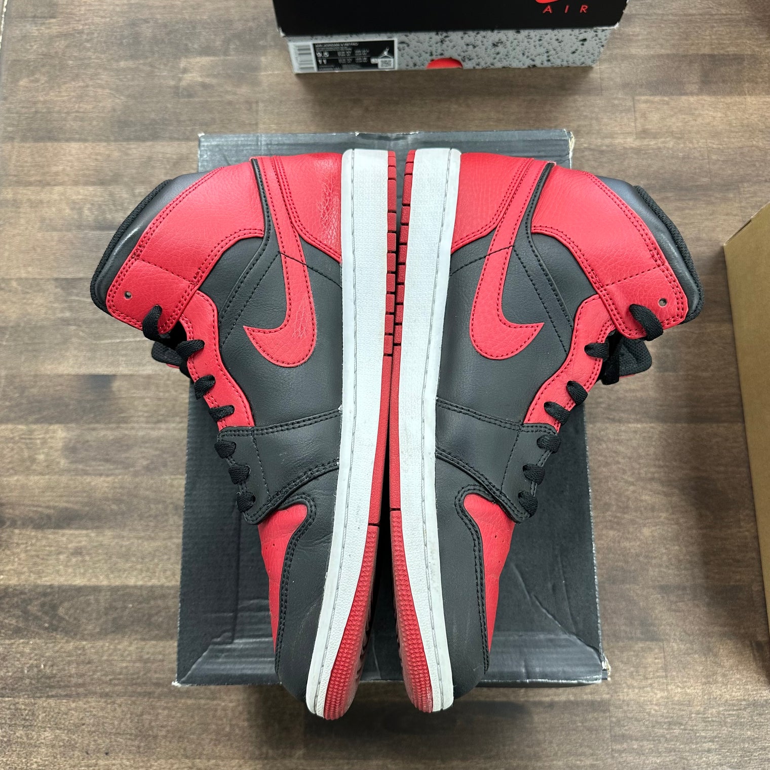 Banned Jordan 1 Mid (2020) (USED)