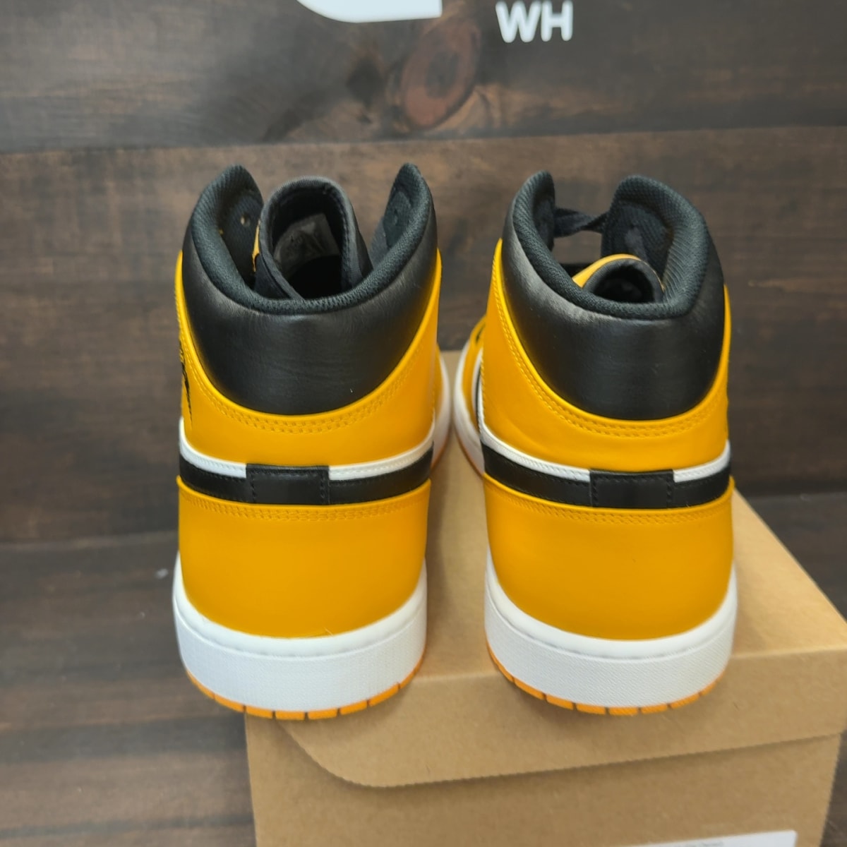 Jordan 1 Mid Taxi Size 15 (Pre-Owned) - Image 4