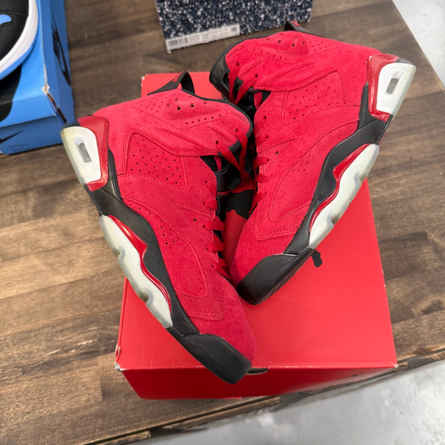 Toro Bravo Jordan 6 Retro (USED)
