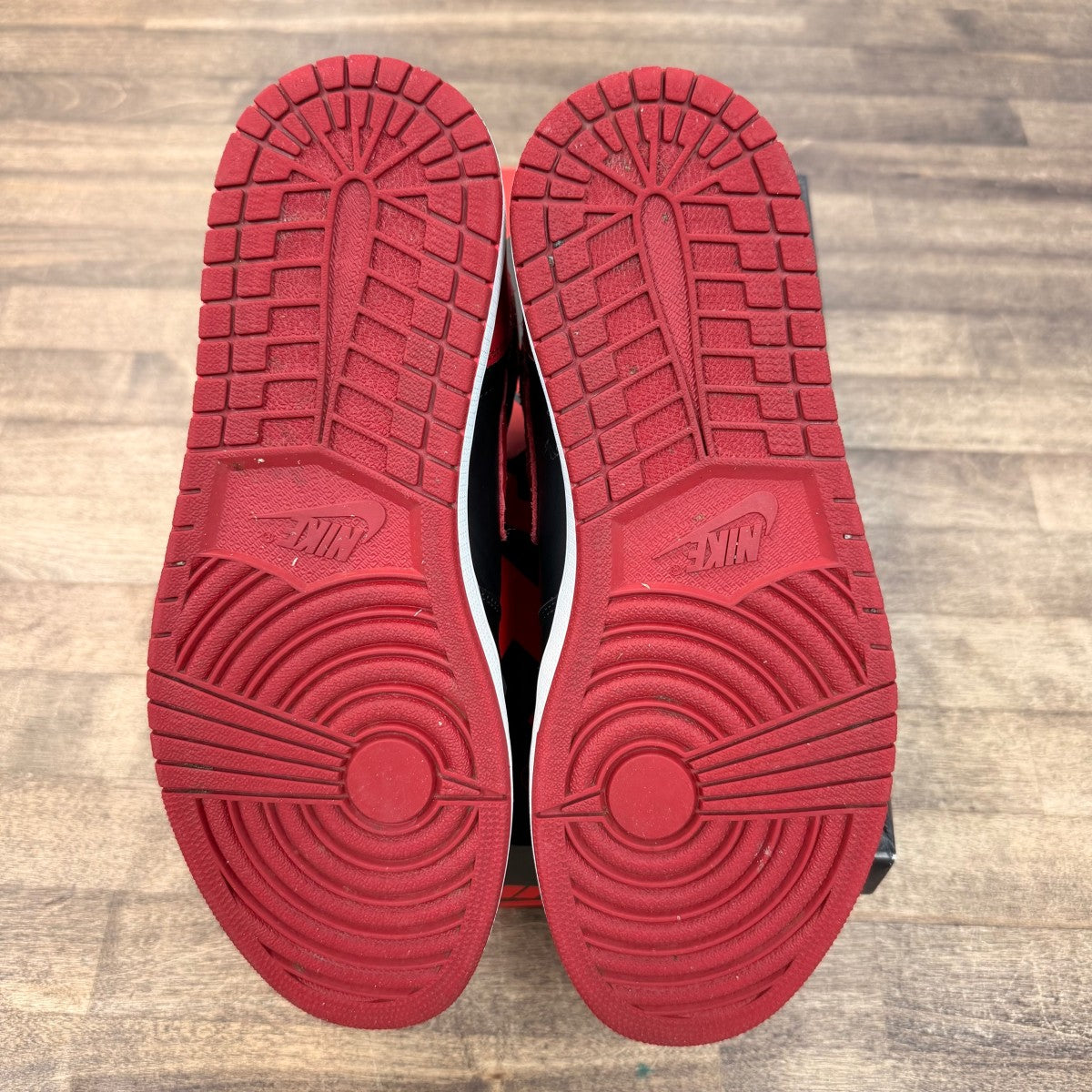 Jordan 1 Retro High Bred Banned (2016) Size 11 (Pre-Owned) - Image 5