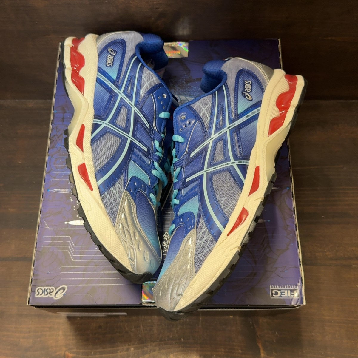 ASICS Gel-Nimbus 10.1 Kith Marvel vs. Capcom Iron Man vs. Mega Man Sealed Box (Comic Included) Size 11.5 (Pre-Owned) - Image 9