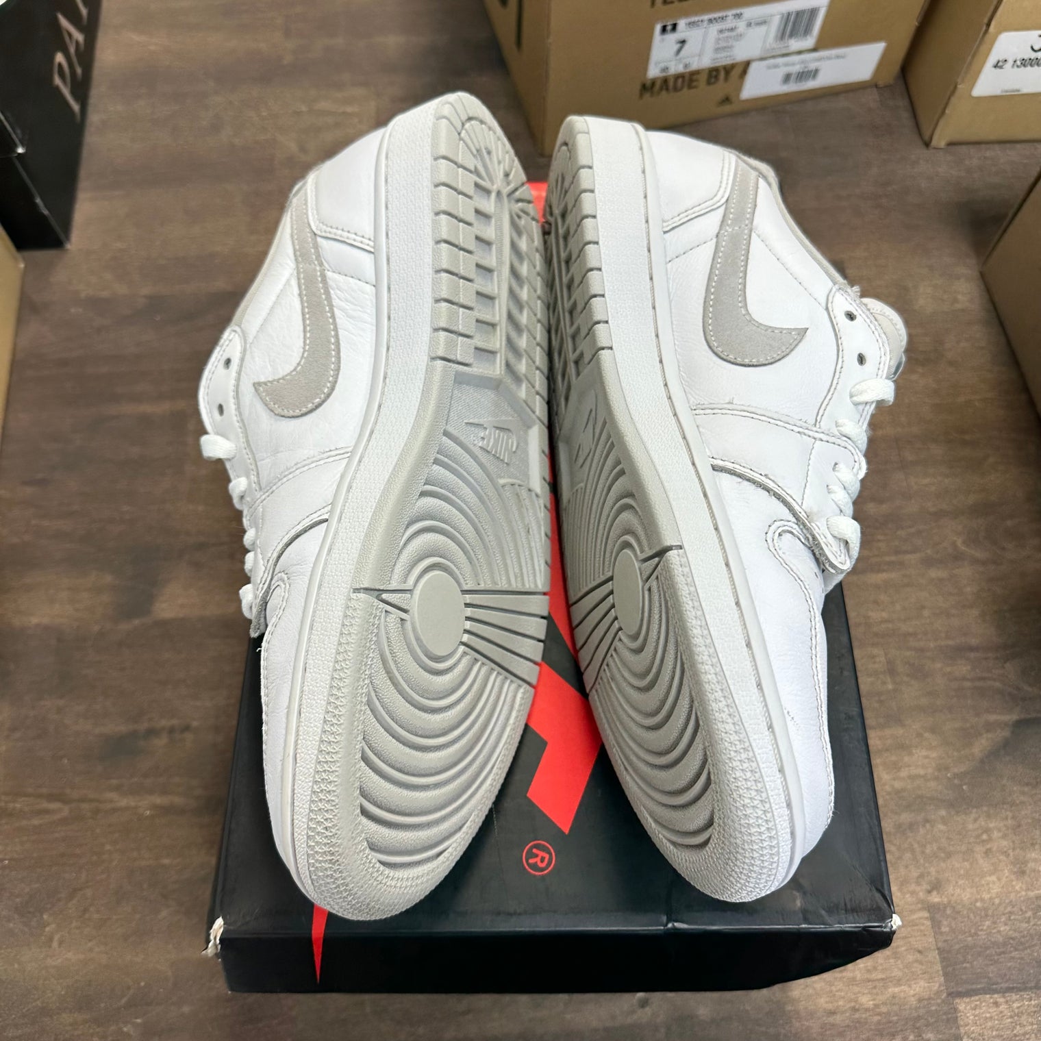 (W) Neutral Grey Jordan 1 Low OG (USED)