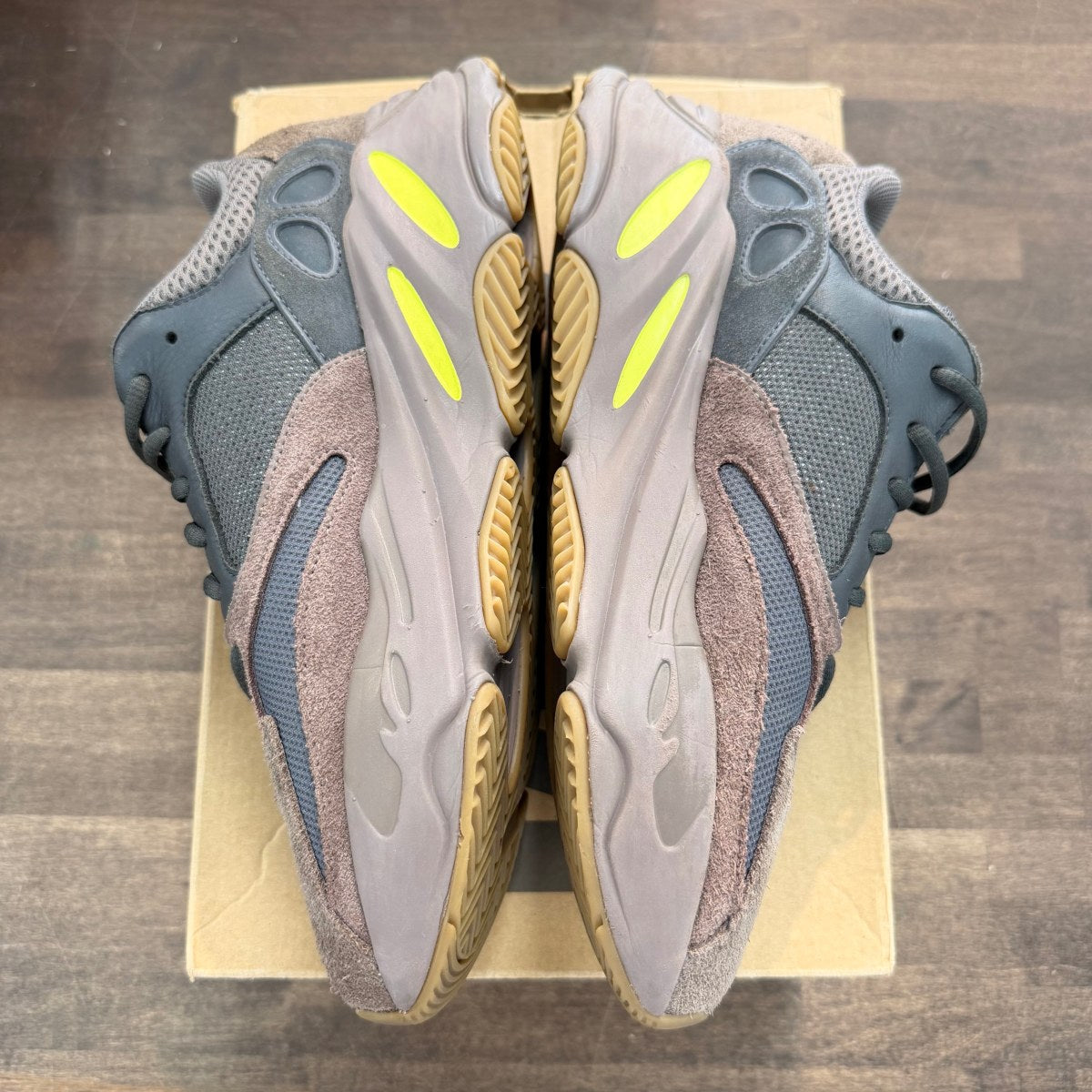 adidas Yeezy Boost 700 Mauve Size 10 (Pre-Owned) - Image 3
