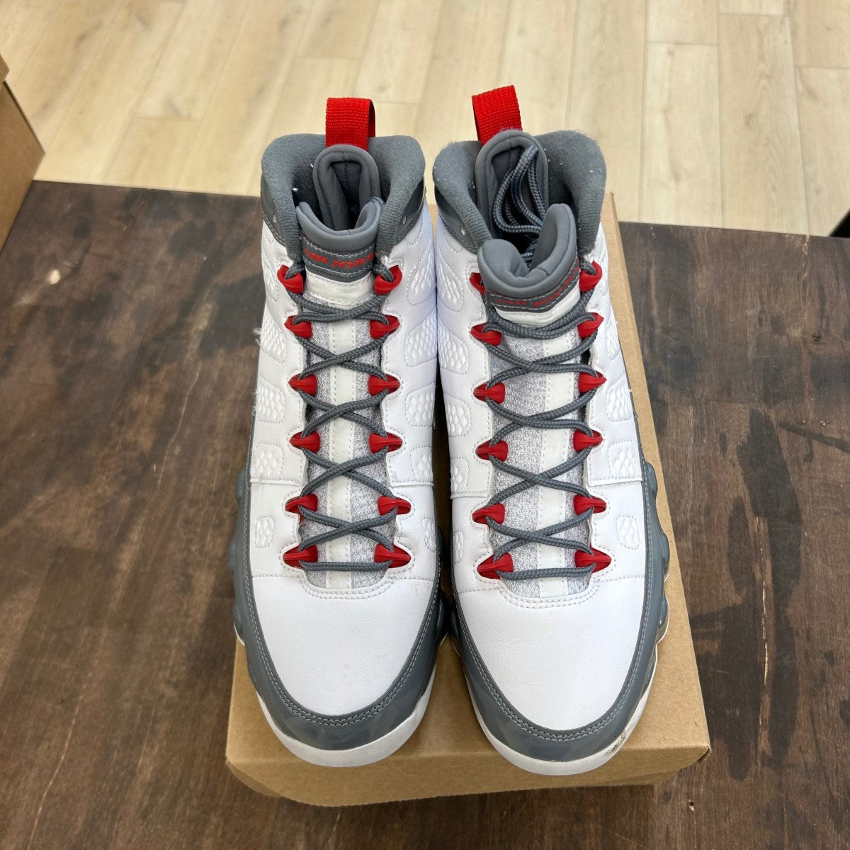 Jordan 9 Retro Fire Red Size 10 (Pre-Owned) - Image 2