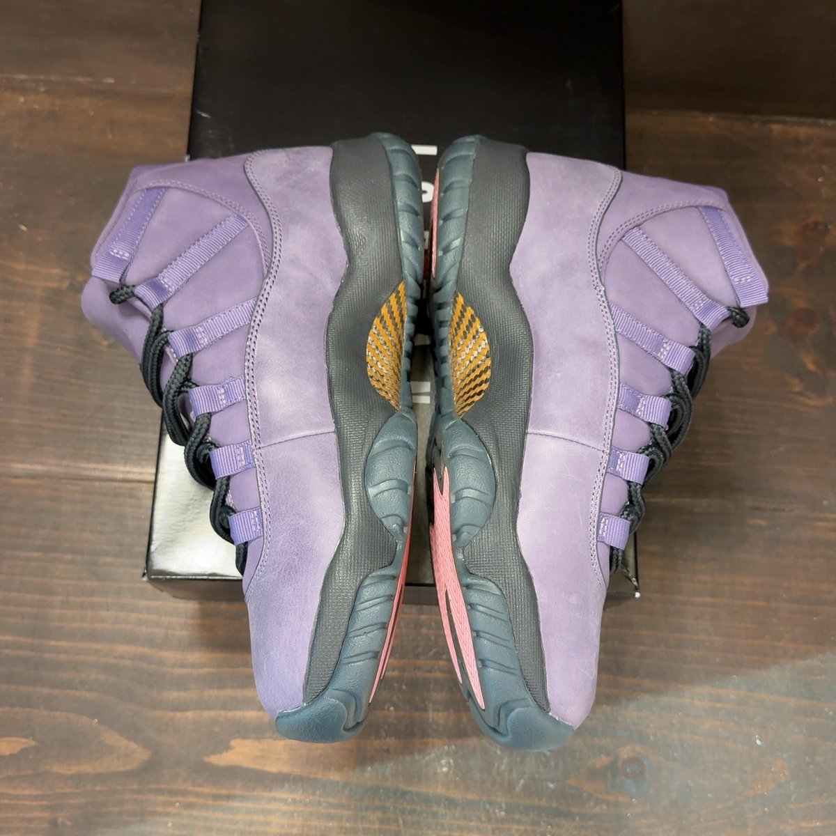 Jordan 11 Retro Mojave Size 9 (Pre-Owned) - aux