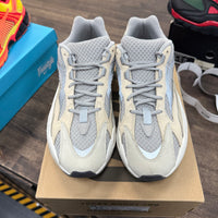 Cream Yeezy 700 V2 (USED)