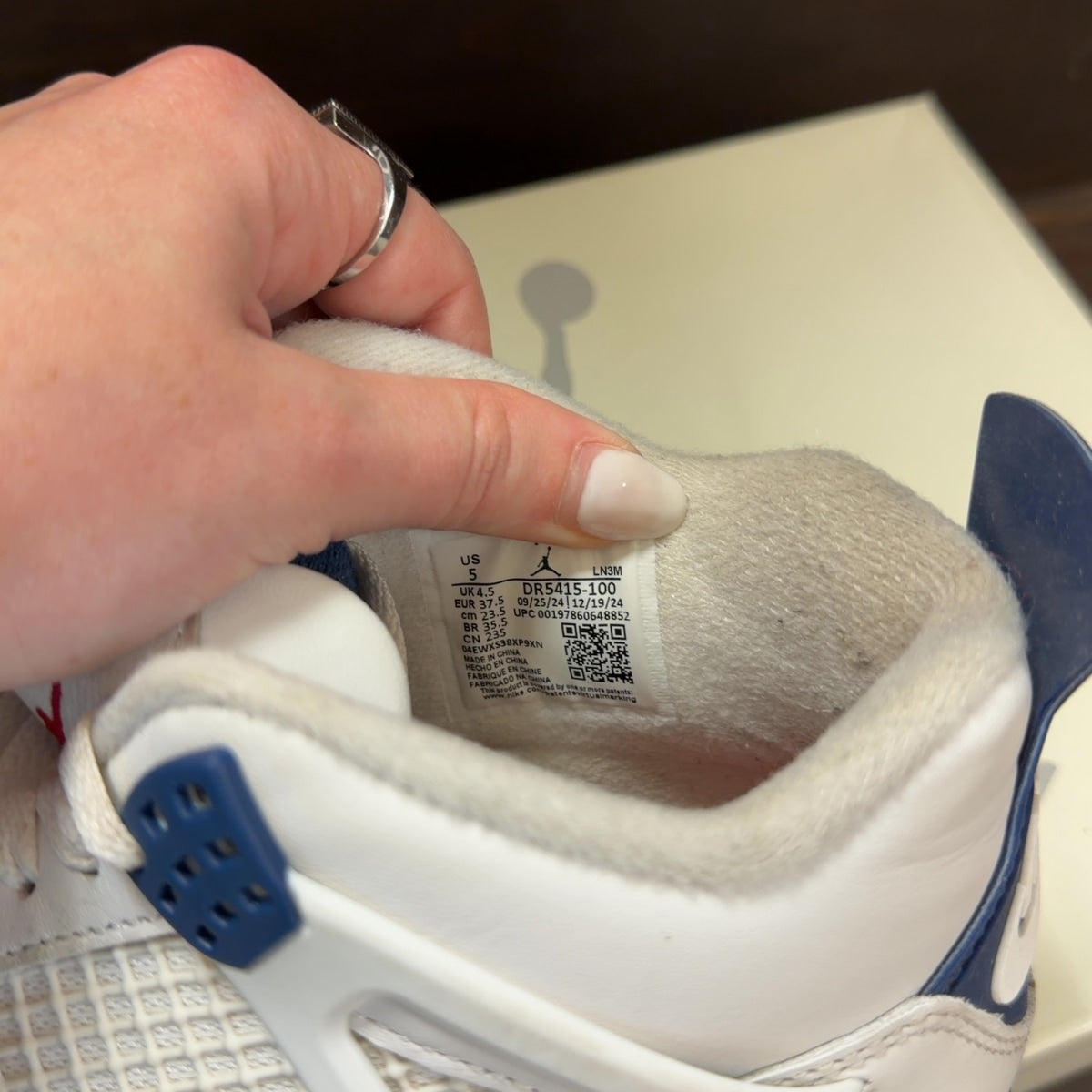 Jordan 4 Retro SB Navy Size 5 (Pre-Owned) - aux