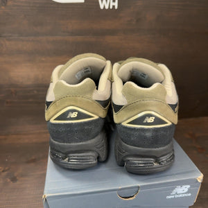 New Balance 2002R Olive Green Black Size 9.5 (Pre-Owned)