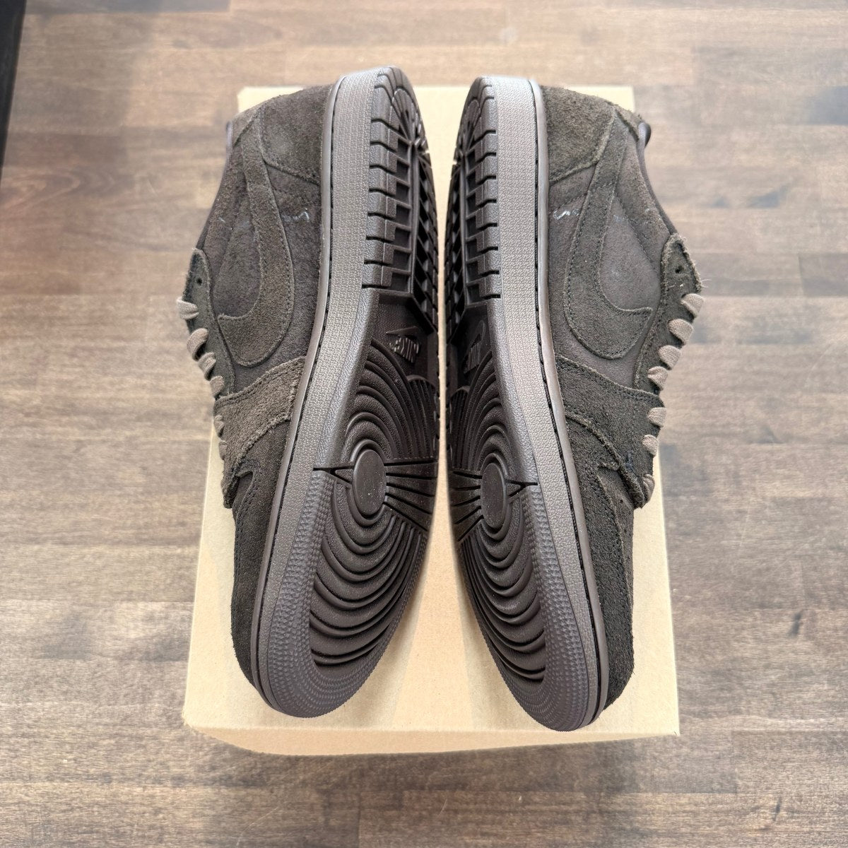 Jordan 1 Retro Low OG SP Travis Scott Velvet Brown Size 10 (Pre-Owned) - Image 3