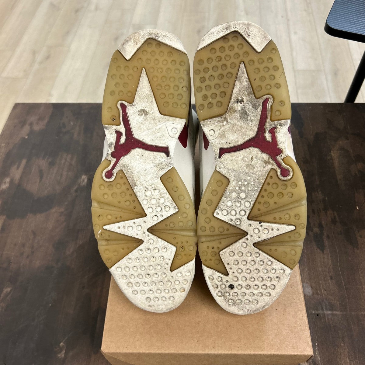 Jordan 6 Retro Maroon (2015) Size 11 (Pre-Owned) - Image 5