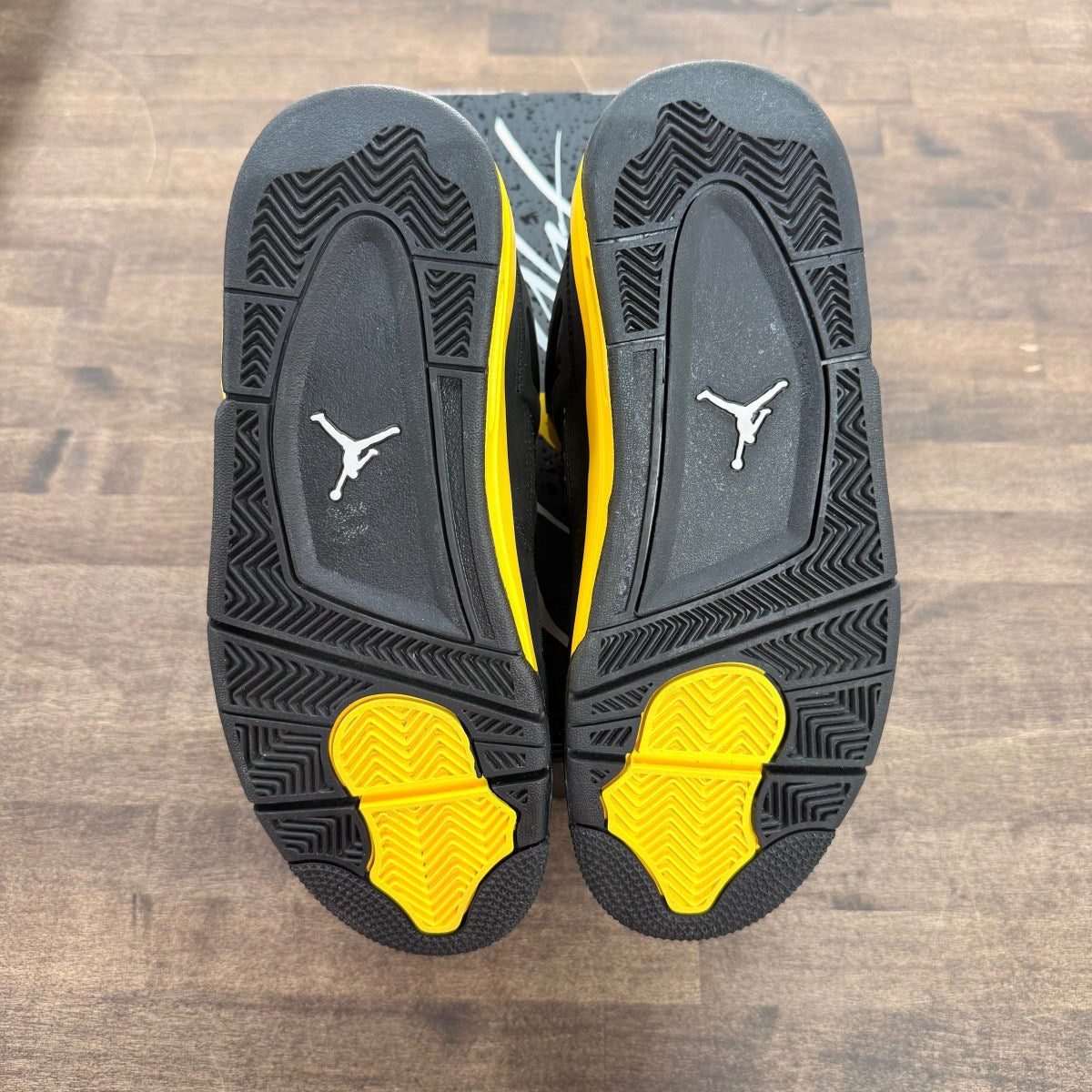 Jordan 4 Retro Thunder (2023) (GS) - Image 5
