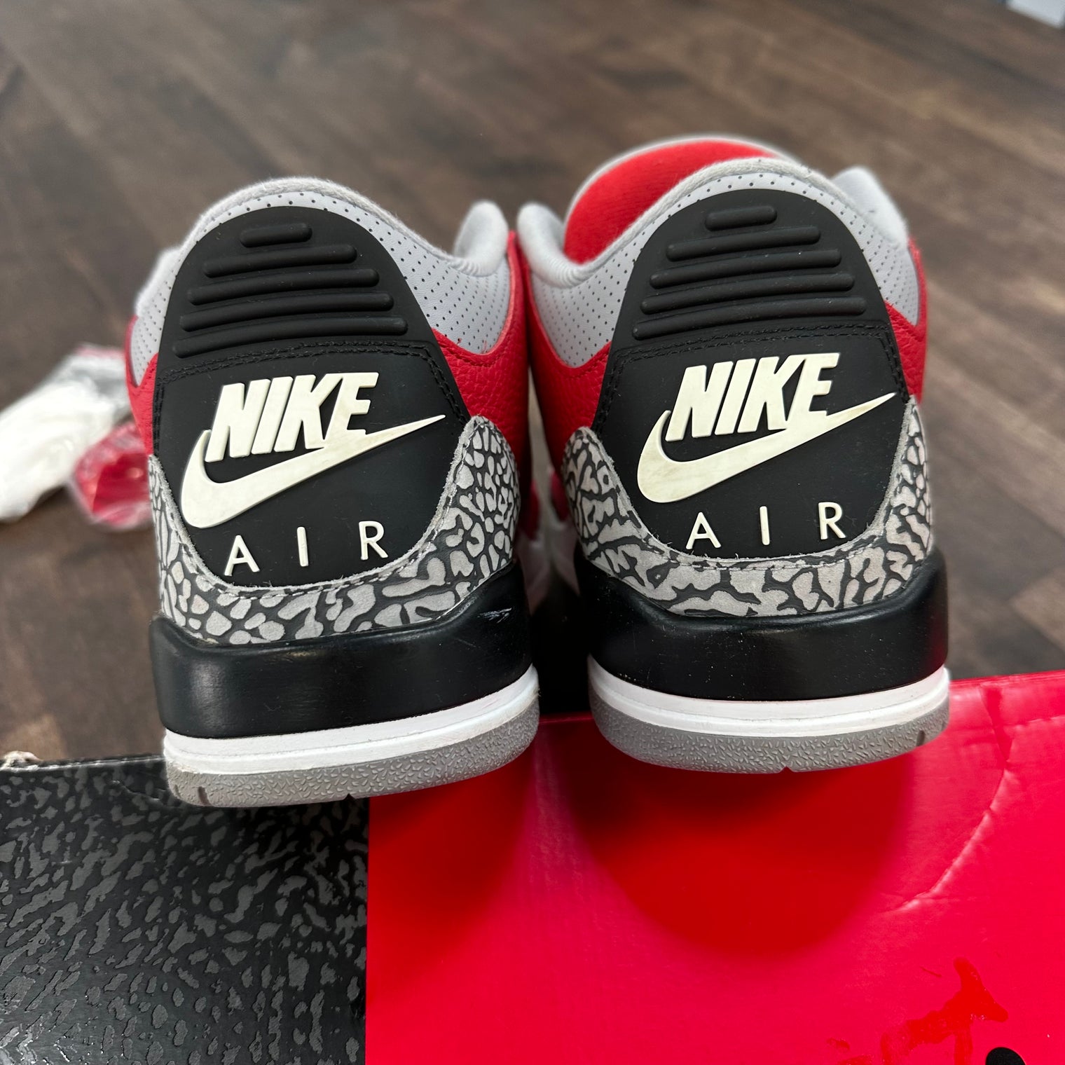 Unite Red Jordan 3 (USED)