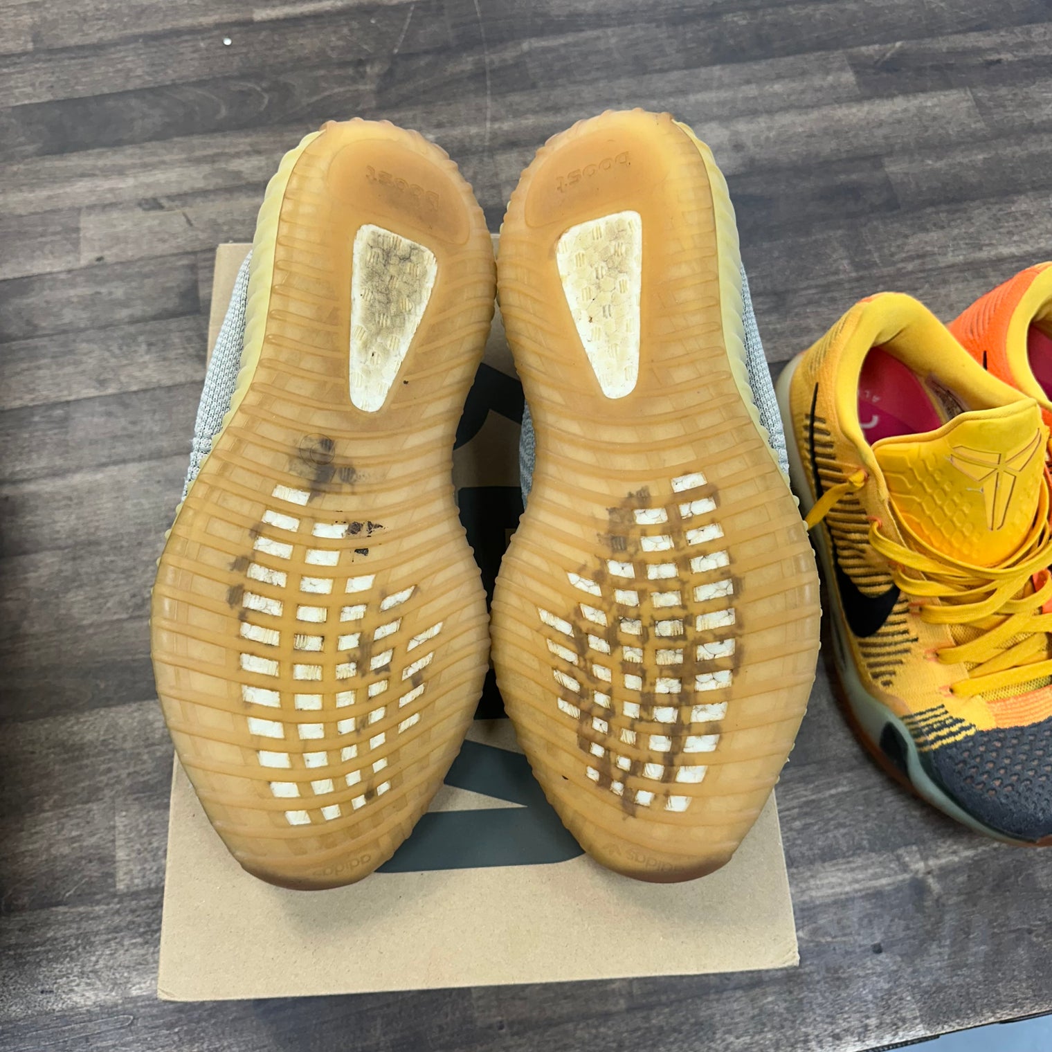 Citrin Yeezy 350 (USED, Replacement Box)