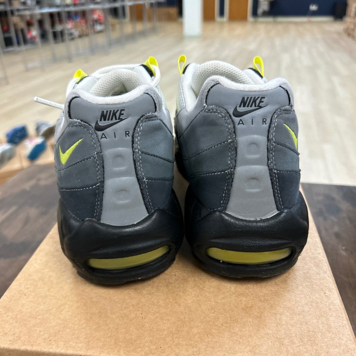 Nike Air Max 95 OG Neon (2020) Size 11.5 (Pre-Owned) - Image 4