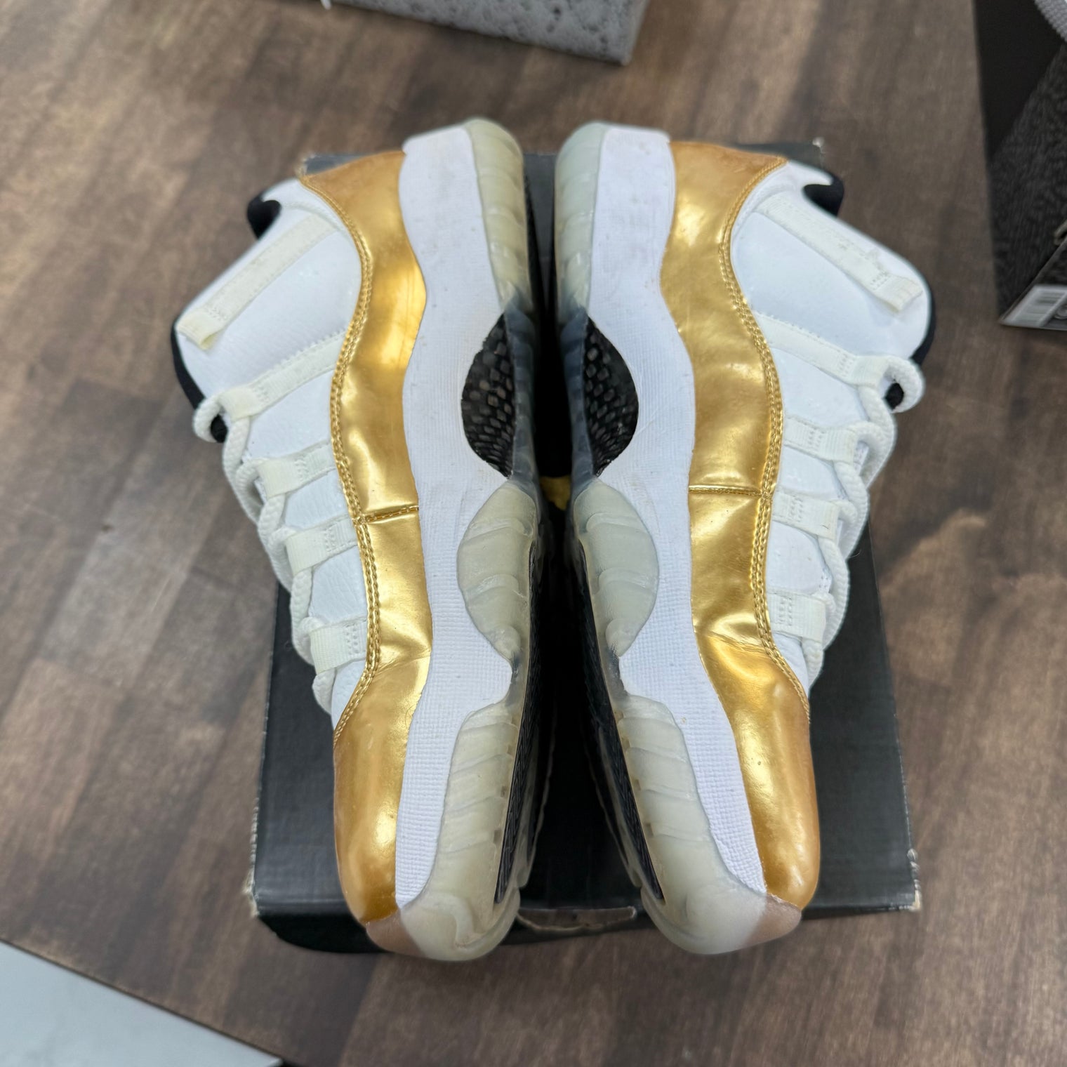 Closing Ceremony Jordan 11 Retro Low (USED)