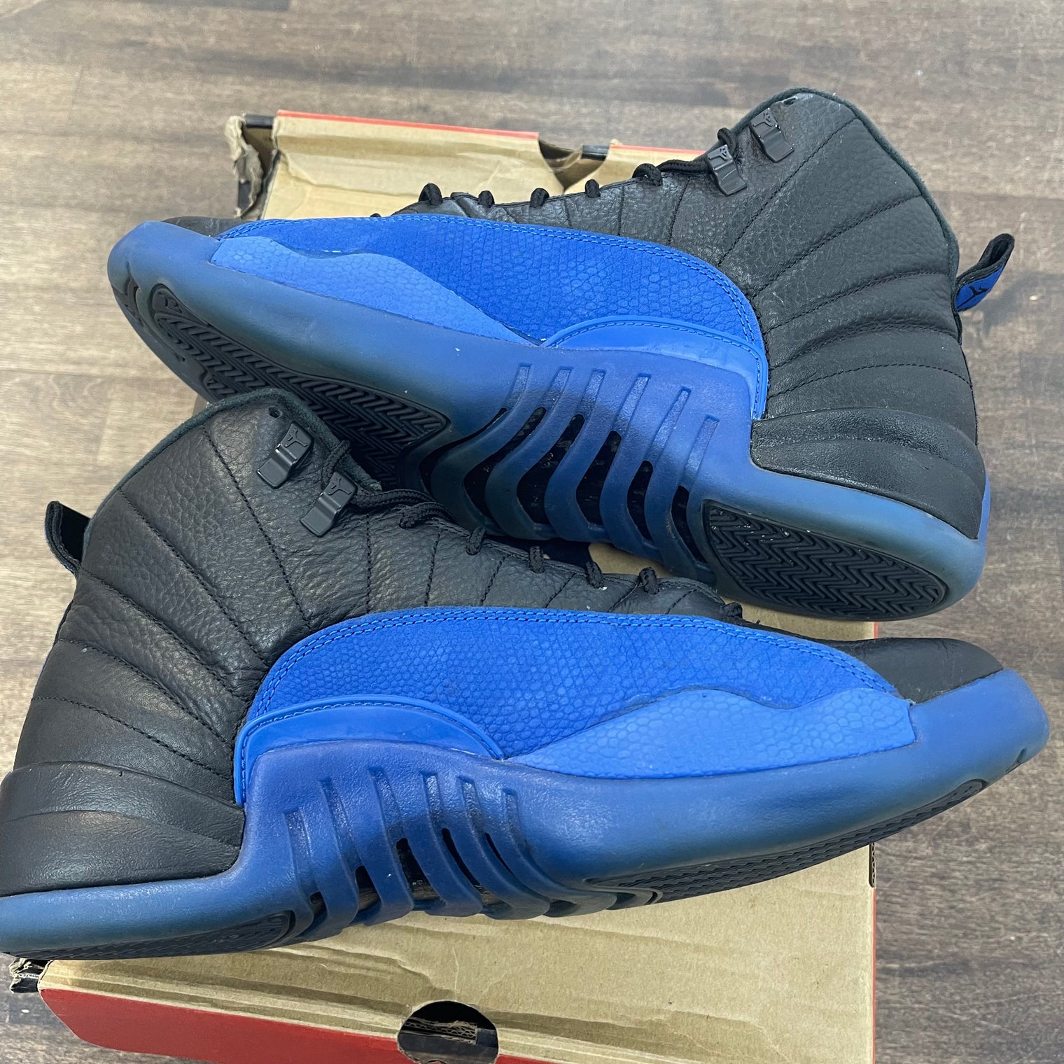Hyper Royal Jordan 12 (USED)