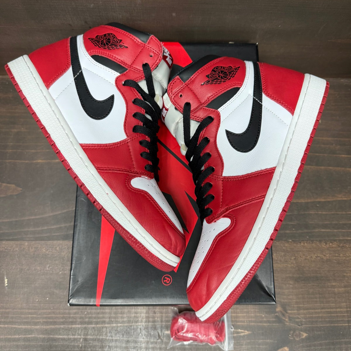 Jordan 1 Retro Chicago (2015) - Image 4