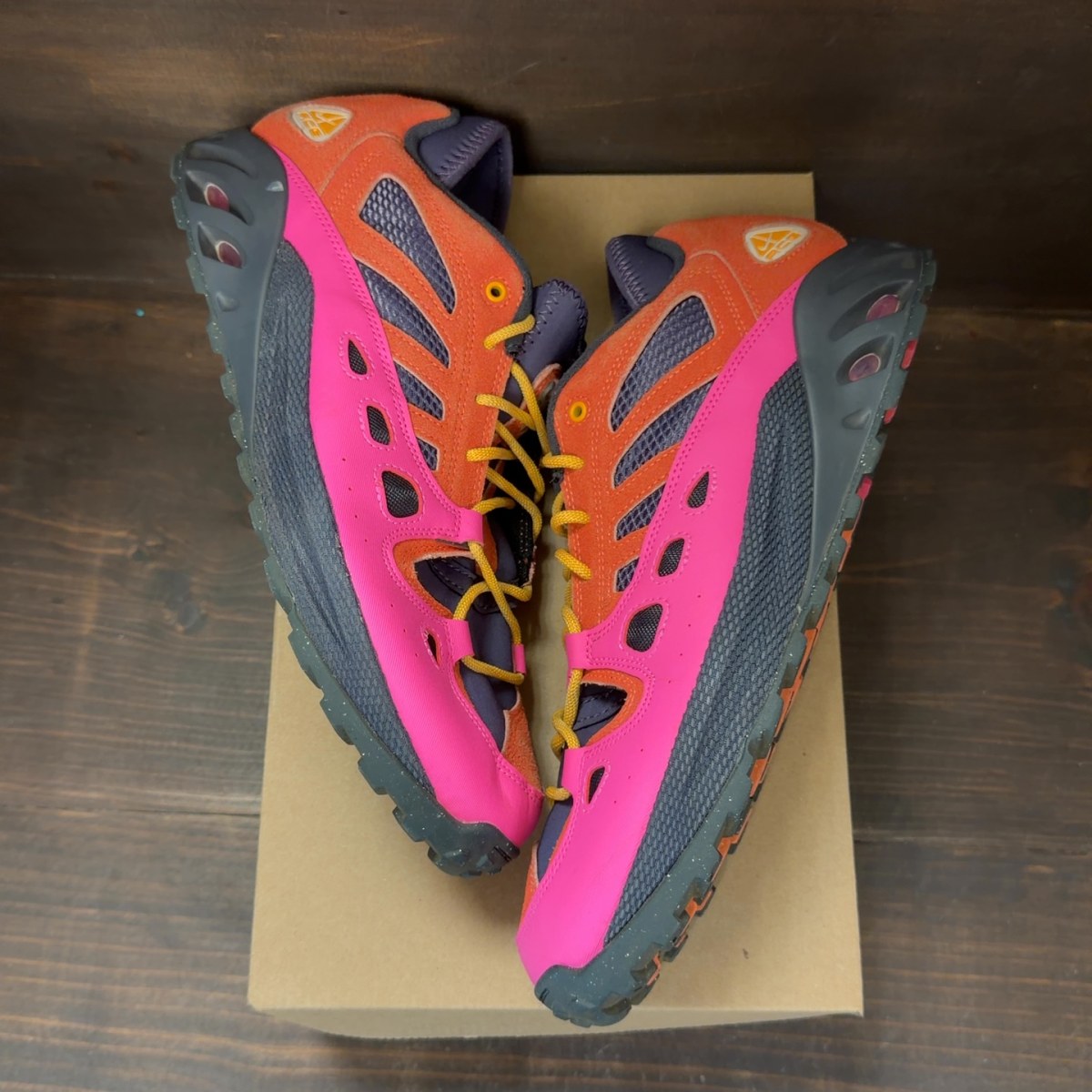 Nike ACG Air Exploraid Light Wild Mango Dark Raisin Laser Fuchsia University Gold Size 12 (Pre-Owned) - Image 2