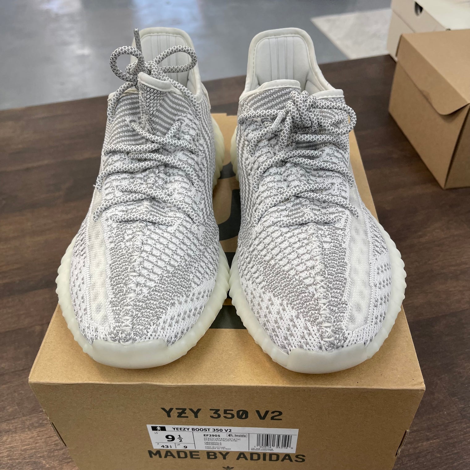 Static Yeezy 350 (USED)