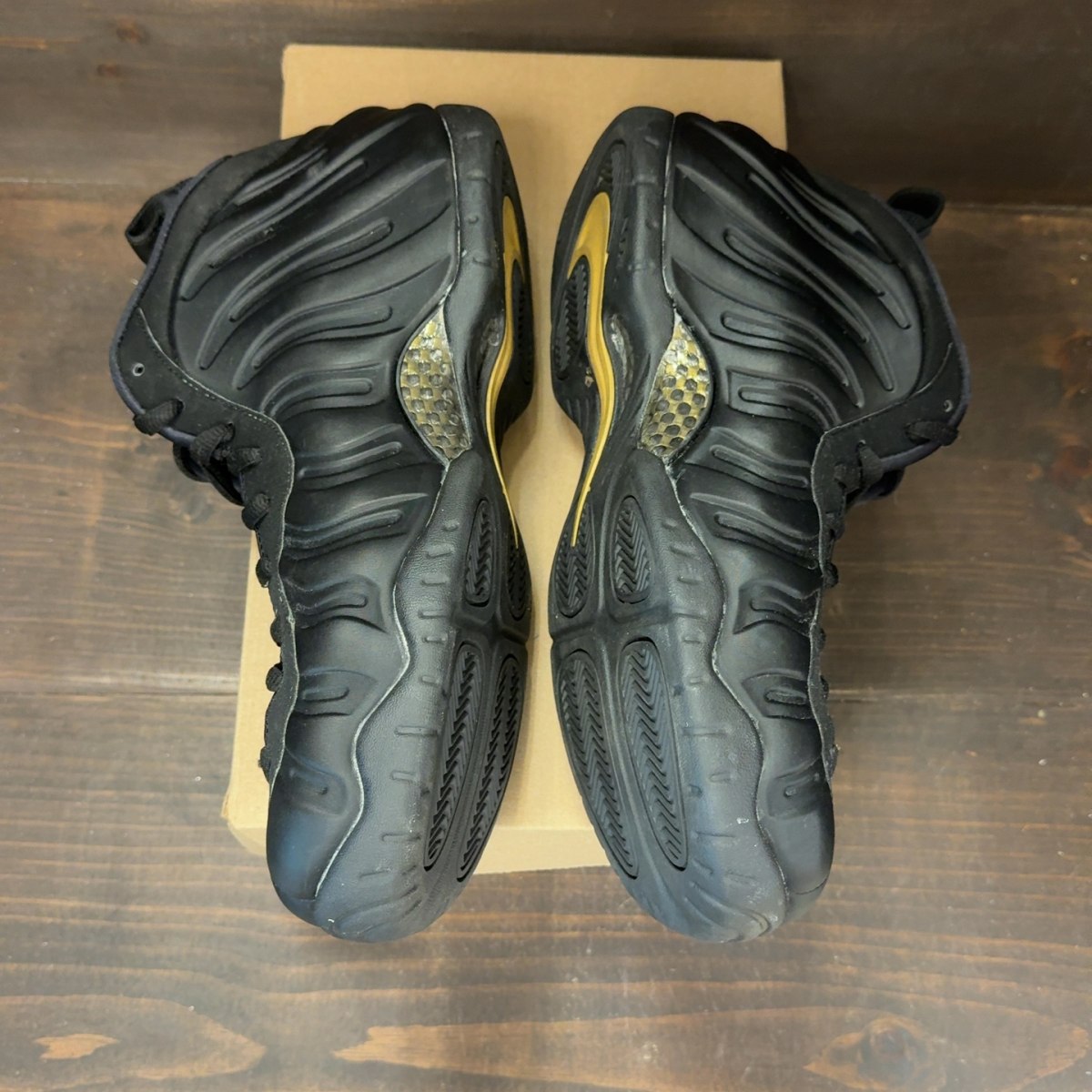 Nike Air Foamposite Pro Black Metallic Gold Size 12 (Pre-Owned) - Image 4