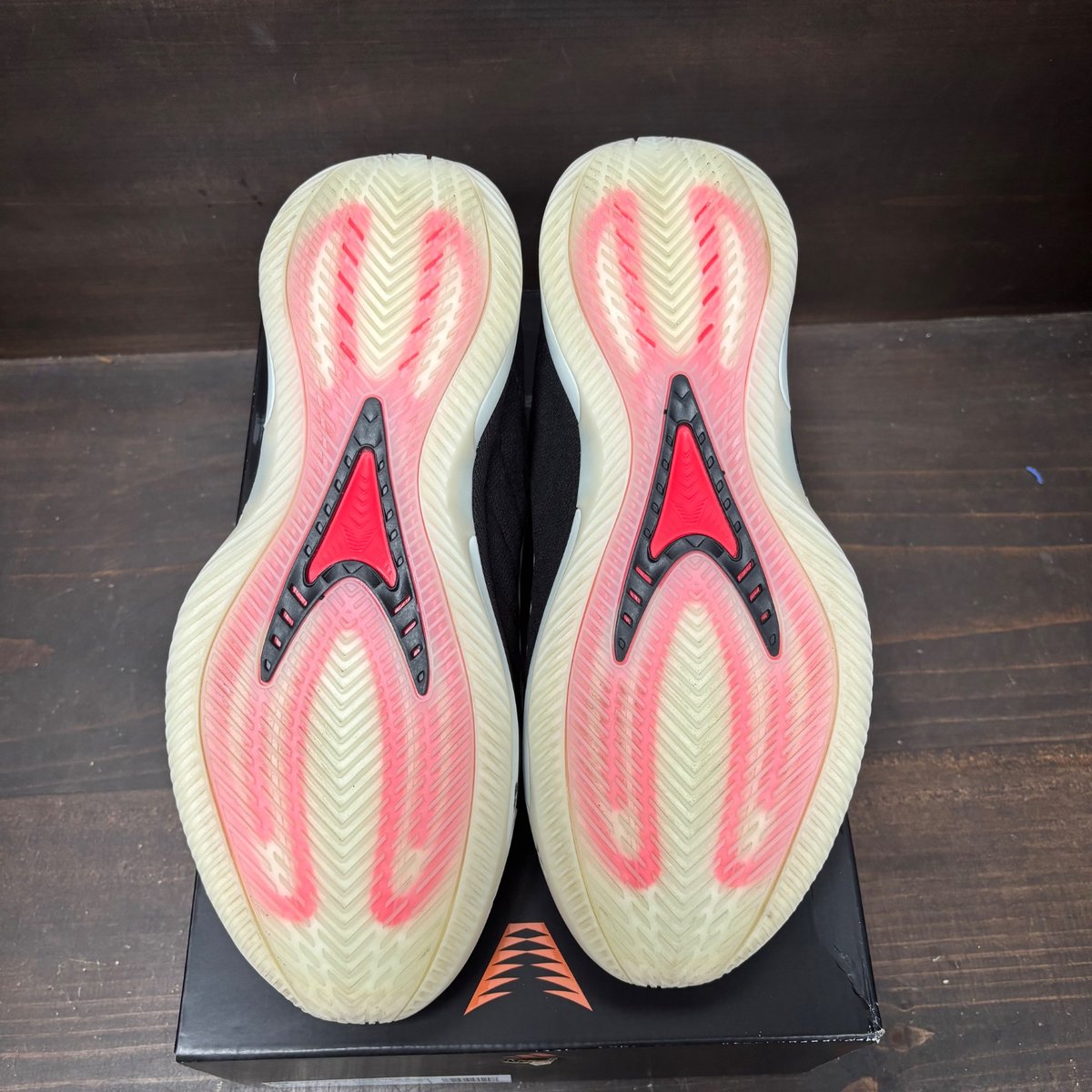 adidas AE 2 Black White Red Size 11 (Pre-Owned) - box