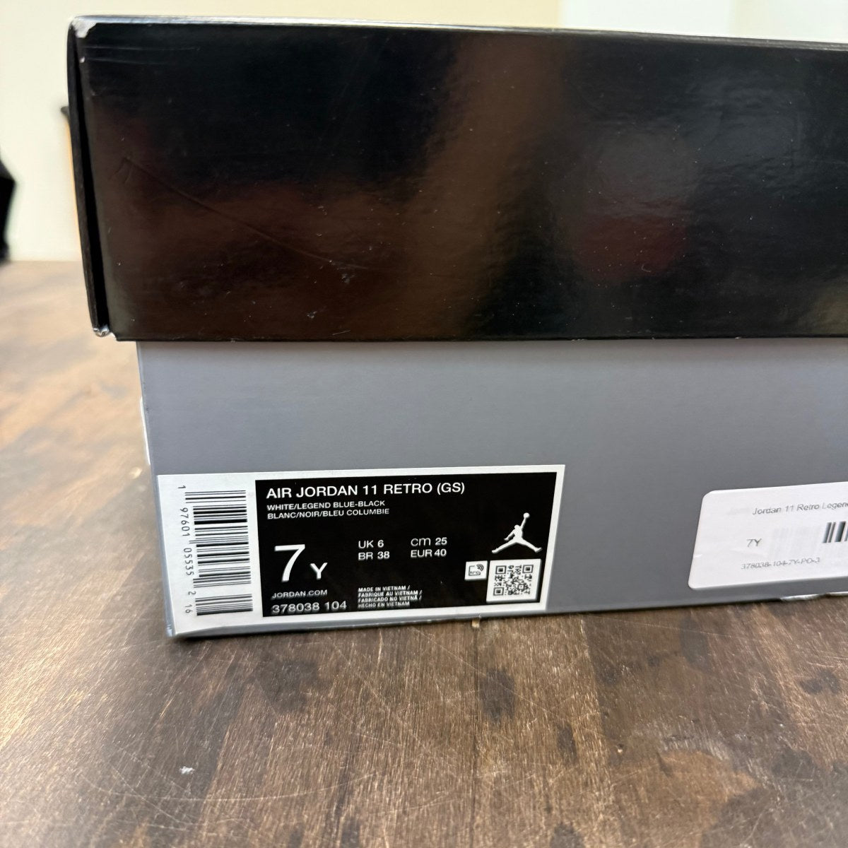 Jordan 11 Retro Legend Blue (2024) (GS) Size 7Y (Pre-Owned) - Image 7
