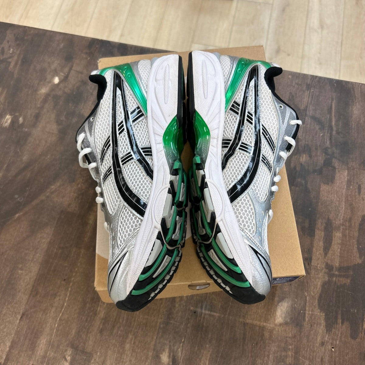 ASICS Gel-Kayano 14 White Malachite Green Size 11.5 (Pre-Owned) - Image 3