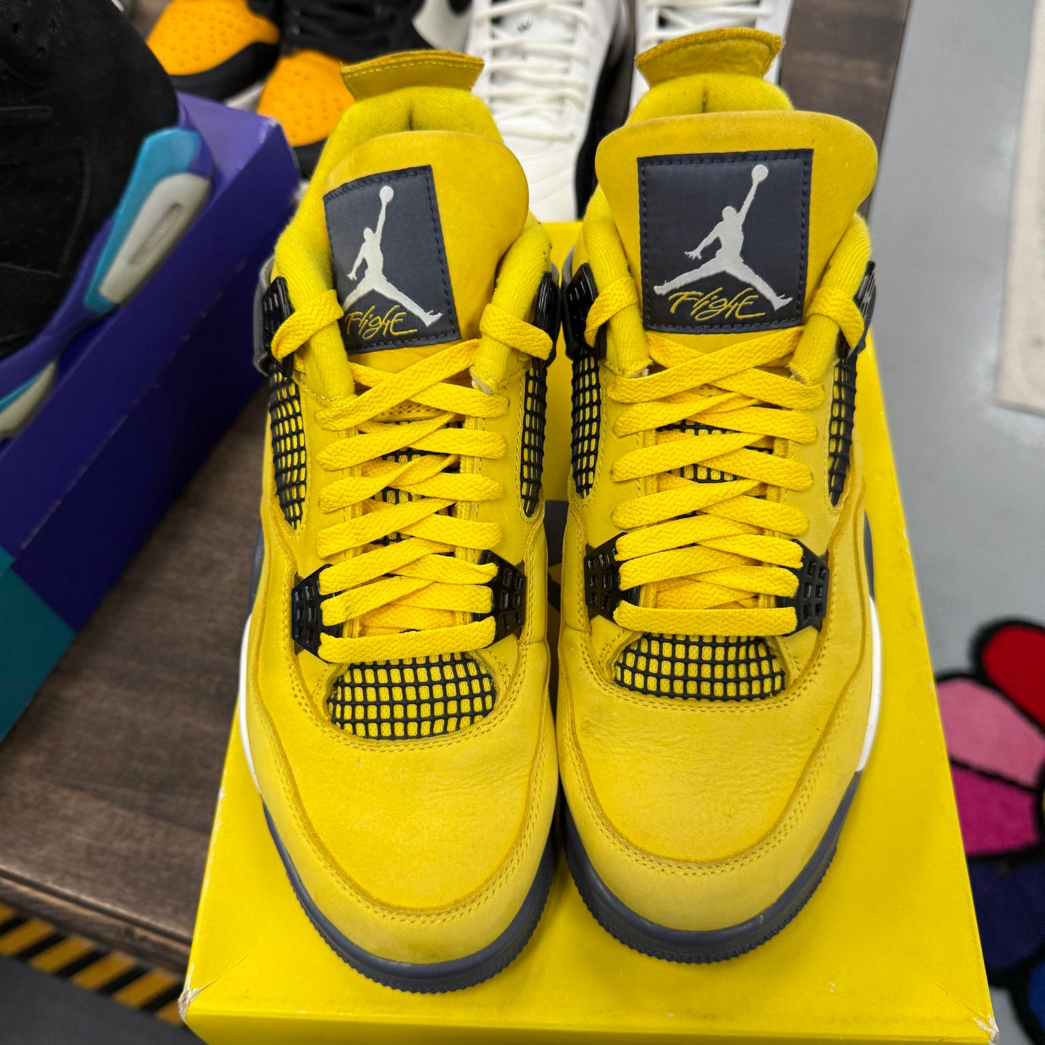 Lightning Jordan 4 Retro (USED)