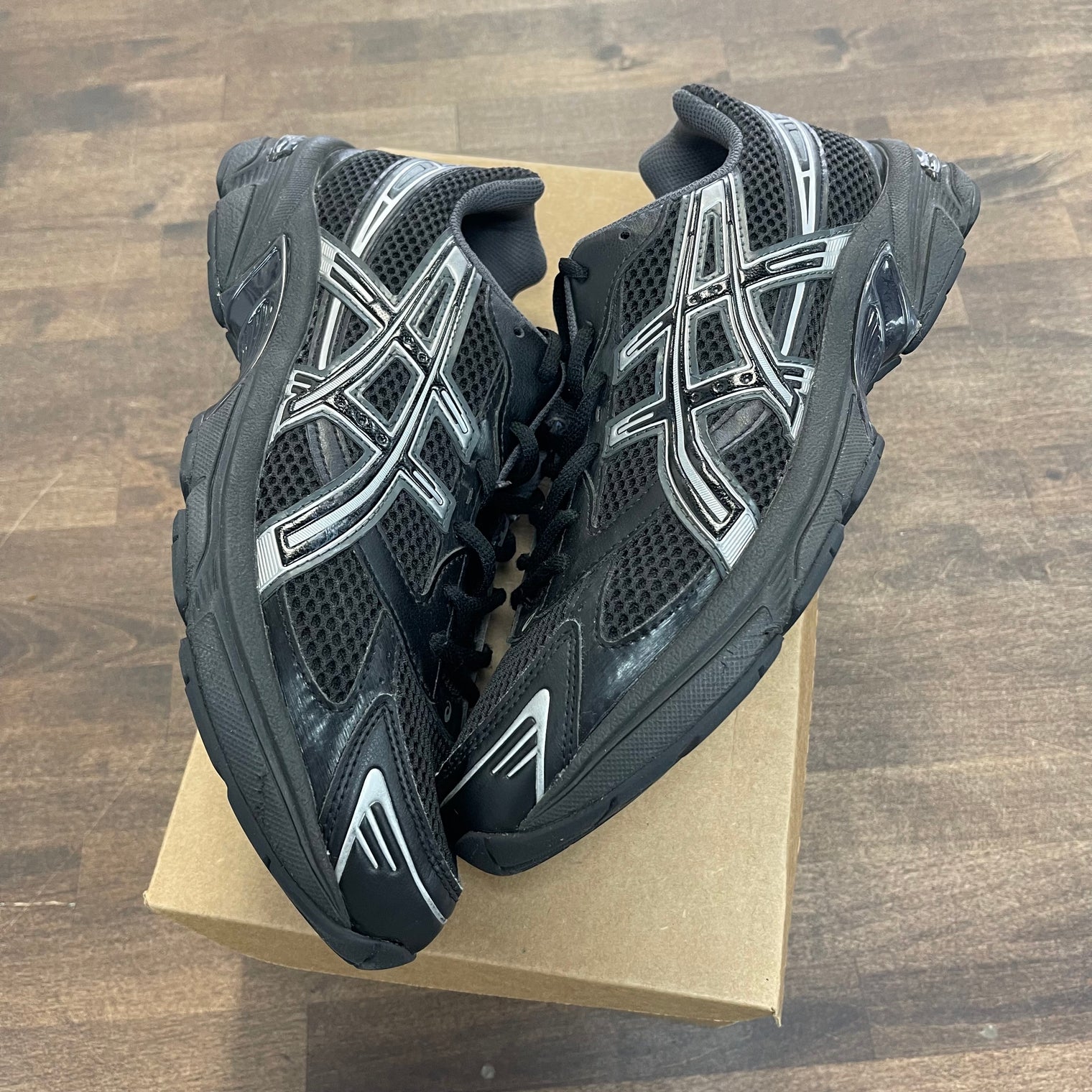 Black Pure Silver Asics 1130 (USED,No Box)