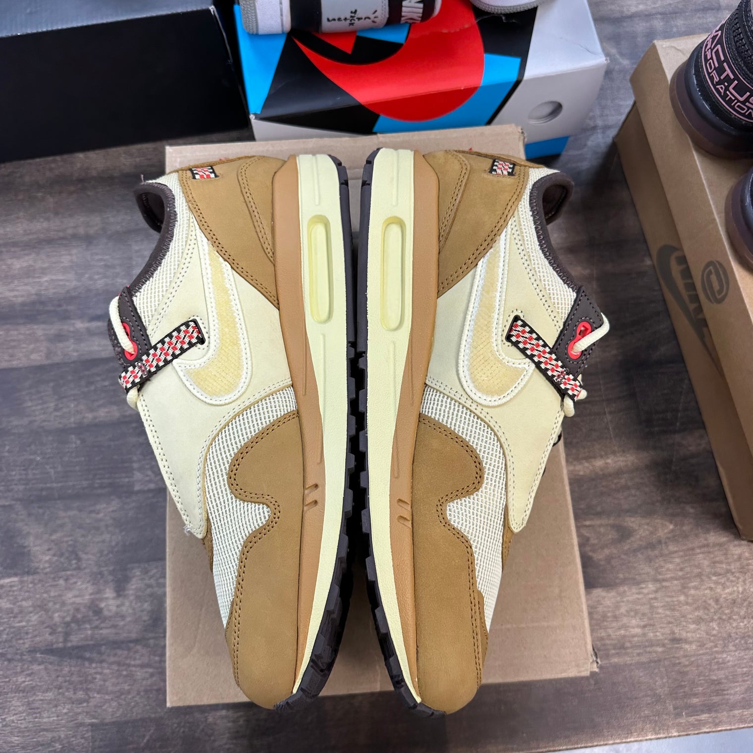 Travis Scott Cactus Jack Wheat Lemon Drop Nike Air Max 1 (USED)