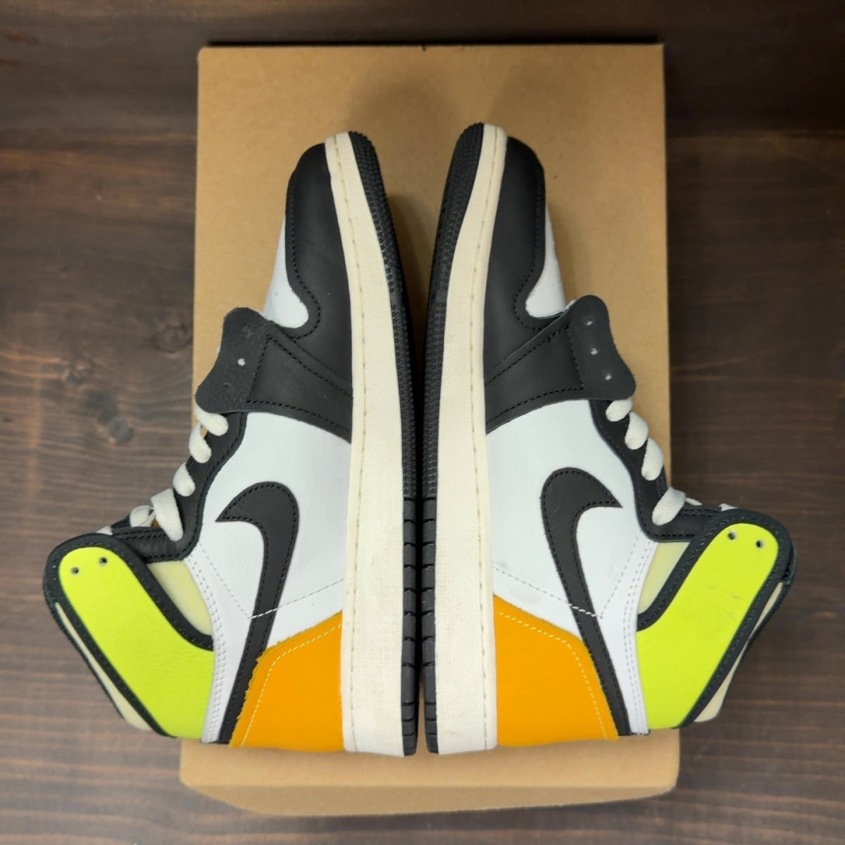 Jordan 1 Retro High White Black Volt University Gold (GS) Size 6Y (Pre-Owned) - Image 5
