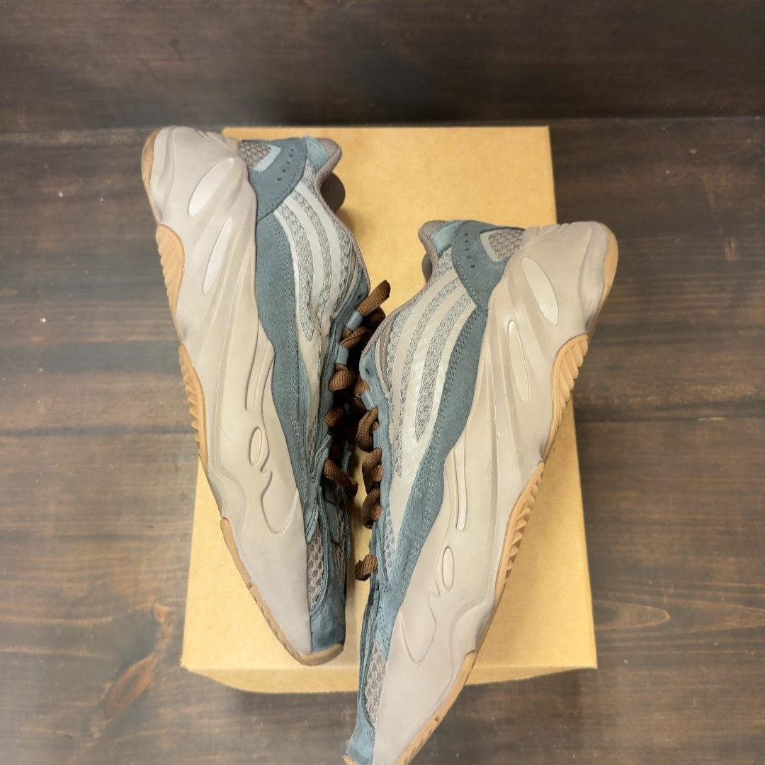 adidas Yeezy Boost 700 V2 Mauve Size 10.5 (Pre-Owned) - Image 2