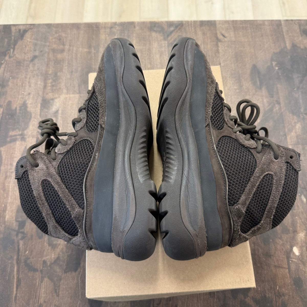 adidas Yeezy Desert Boot Oil Size 9.5 (Pre-Owned) - Image 4