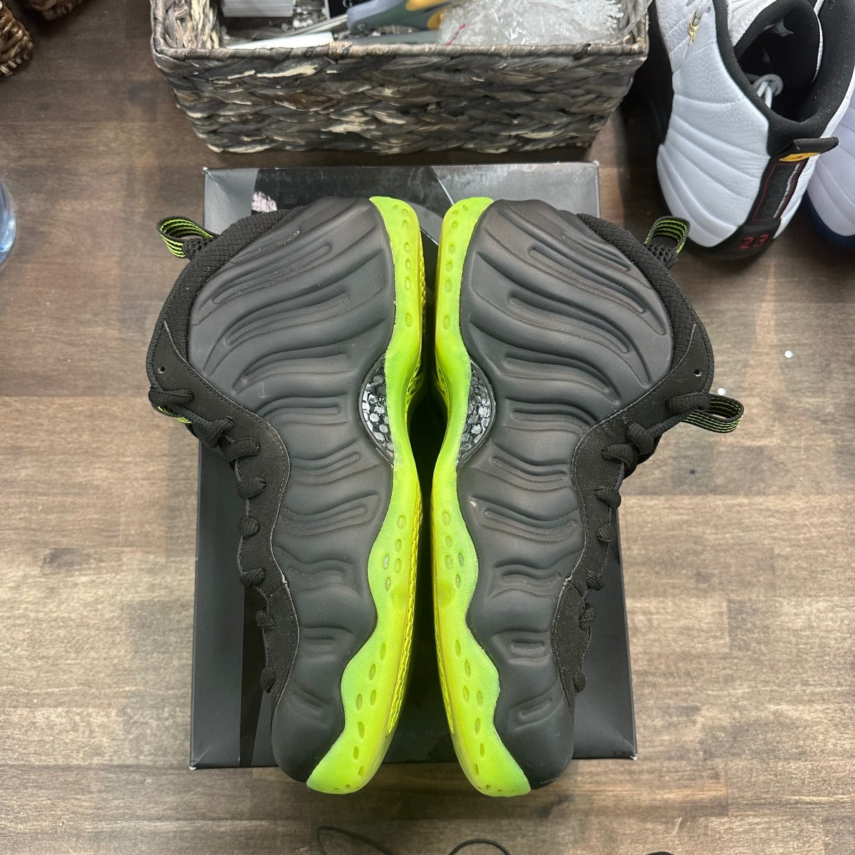 Nike Air Foamposite One Black Volt Size 9 (Moderately Worn Pre-Owned) - Image 3