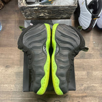 Nike Air Foamposite One Black Volt Size 9 (Moderately Worn Pre-Owned) - Image 3
