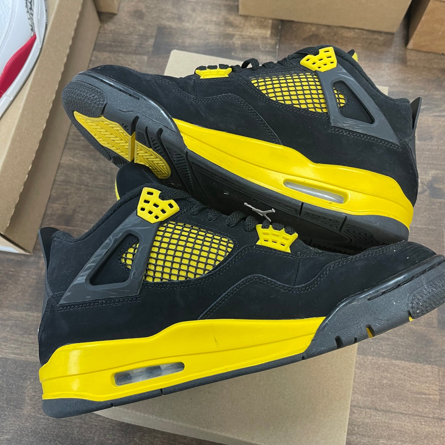 Yellow Thunder Jordan 4 (USED,No Box)