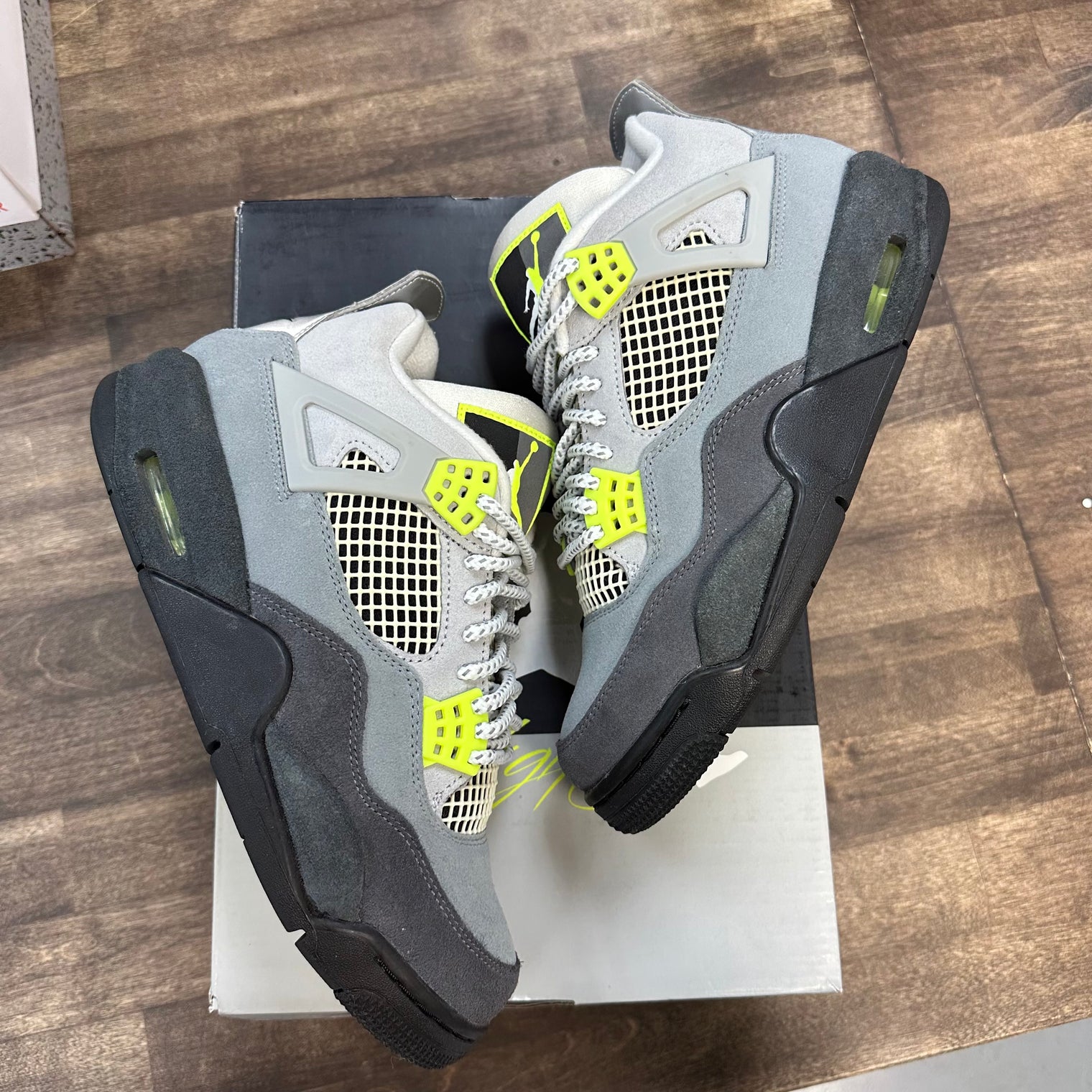 Neon 95 Jordan 4 Retro SE (USED)