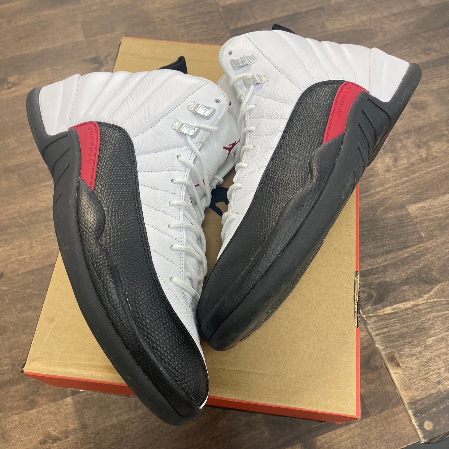 Taxi Flip Jordan 12 (USED)