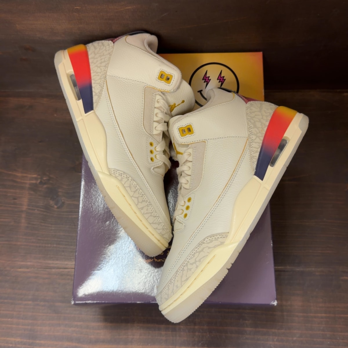 Jordan 3 Retro SP J Balvin Medellín Sunset - Image 2