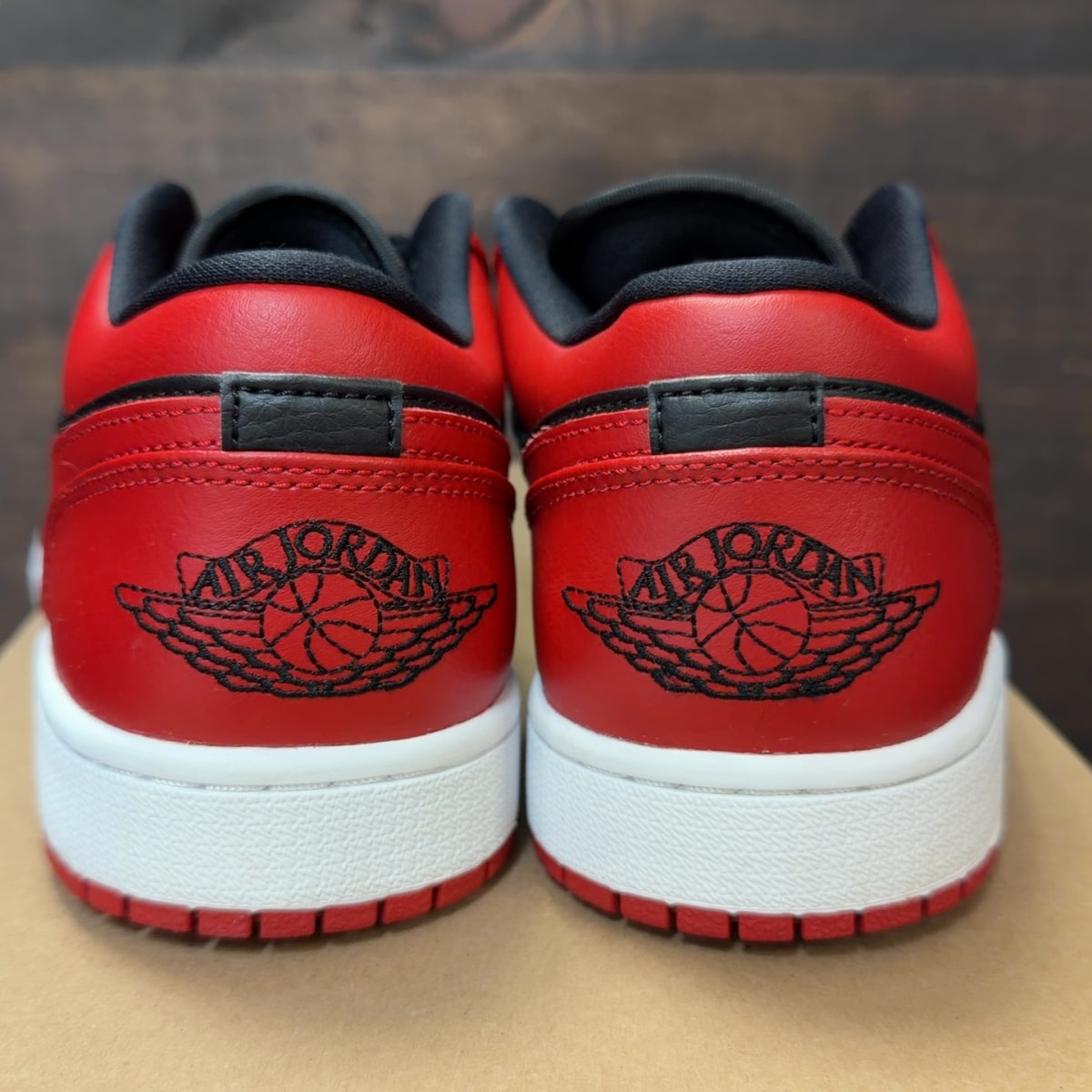 Jordan 1 Low Reverse Bred Size 8 (Pre-Owned) - Image 4