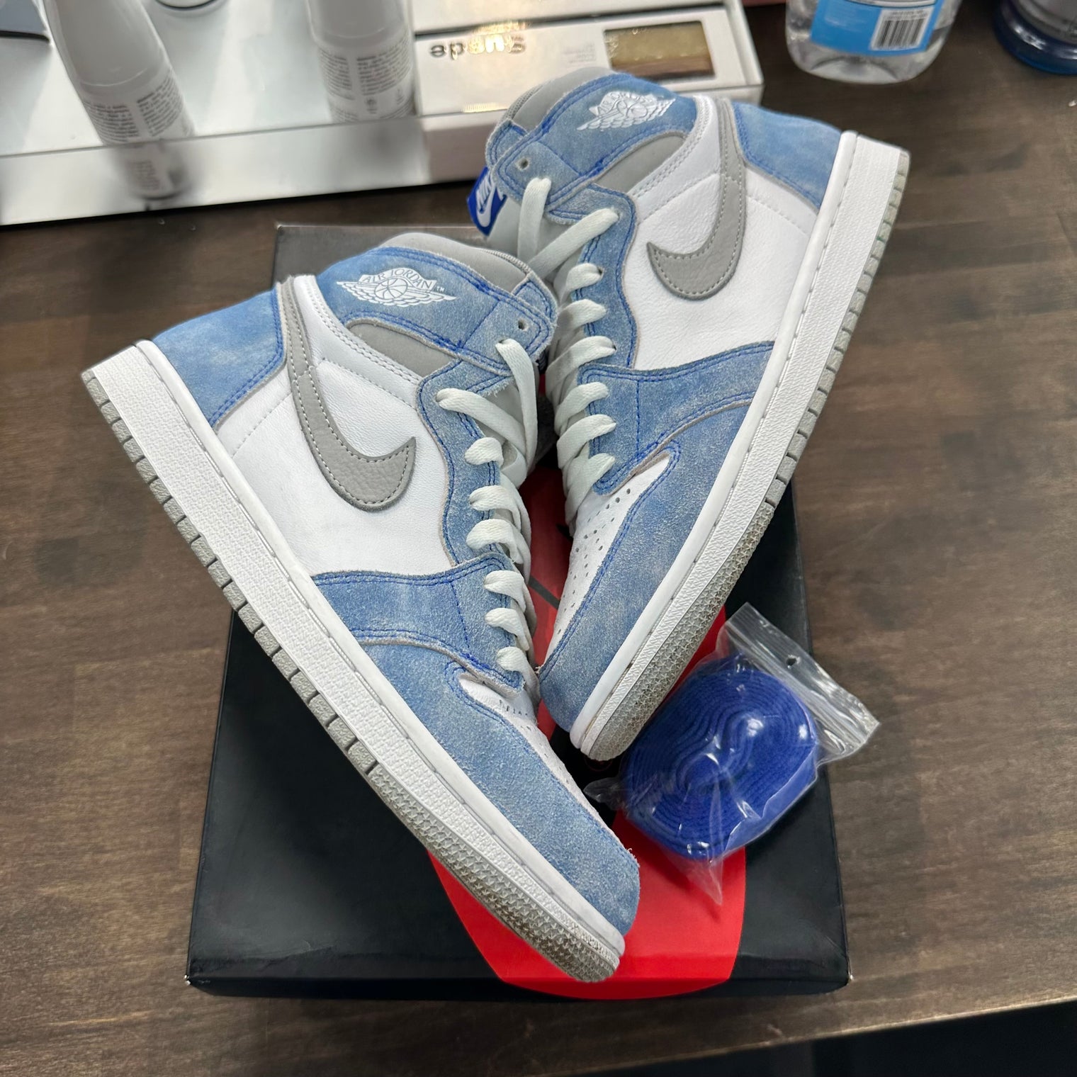 Hyper Royal Jordan 1 High (USED)