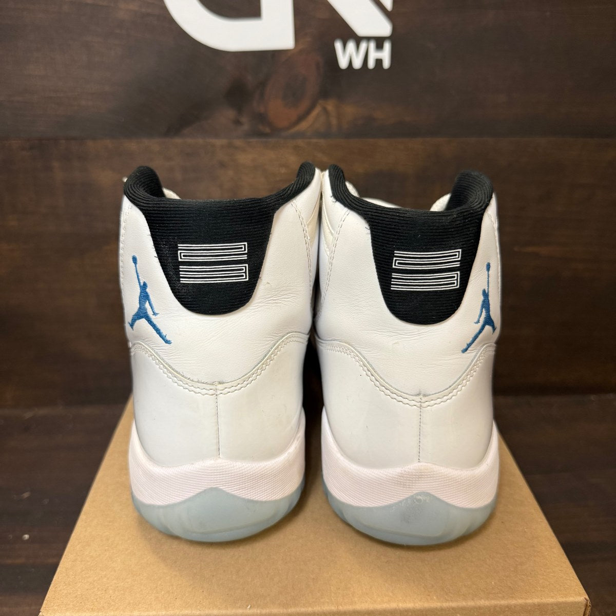 Jordan 11 Retro Legend Blue (2024) Size 10 (Pre-Owned) - Image 4